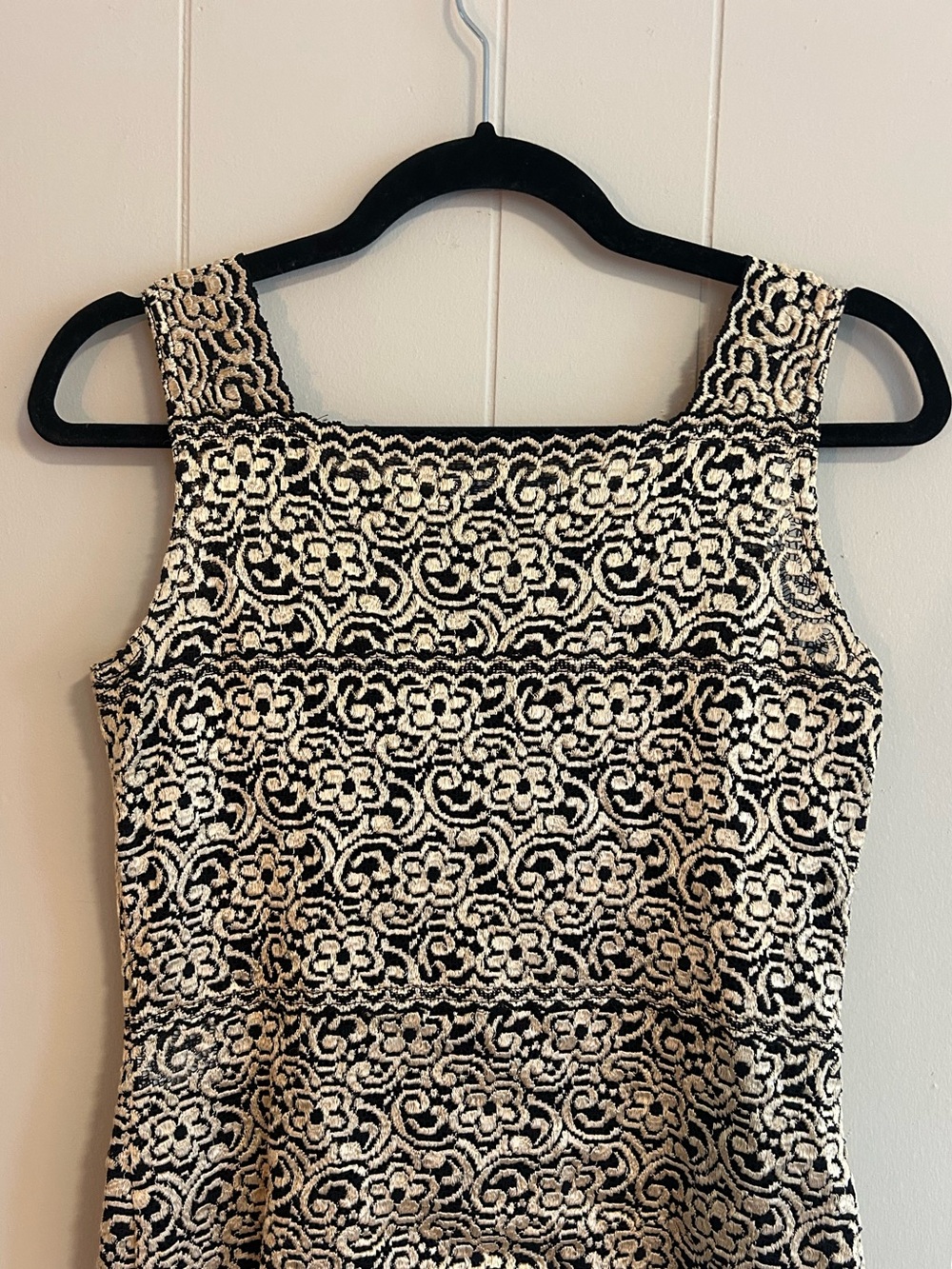 Karen Kane Black and Cream Lace Floral Tank - Picture 2 of 4